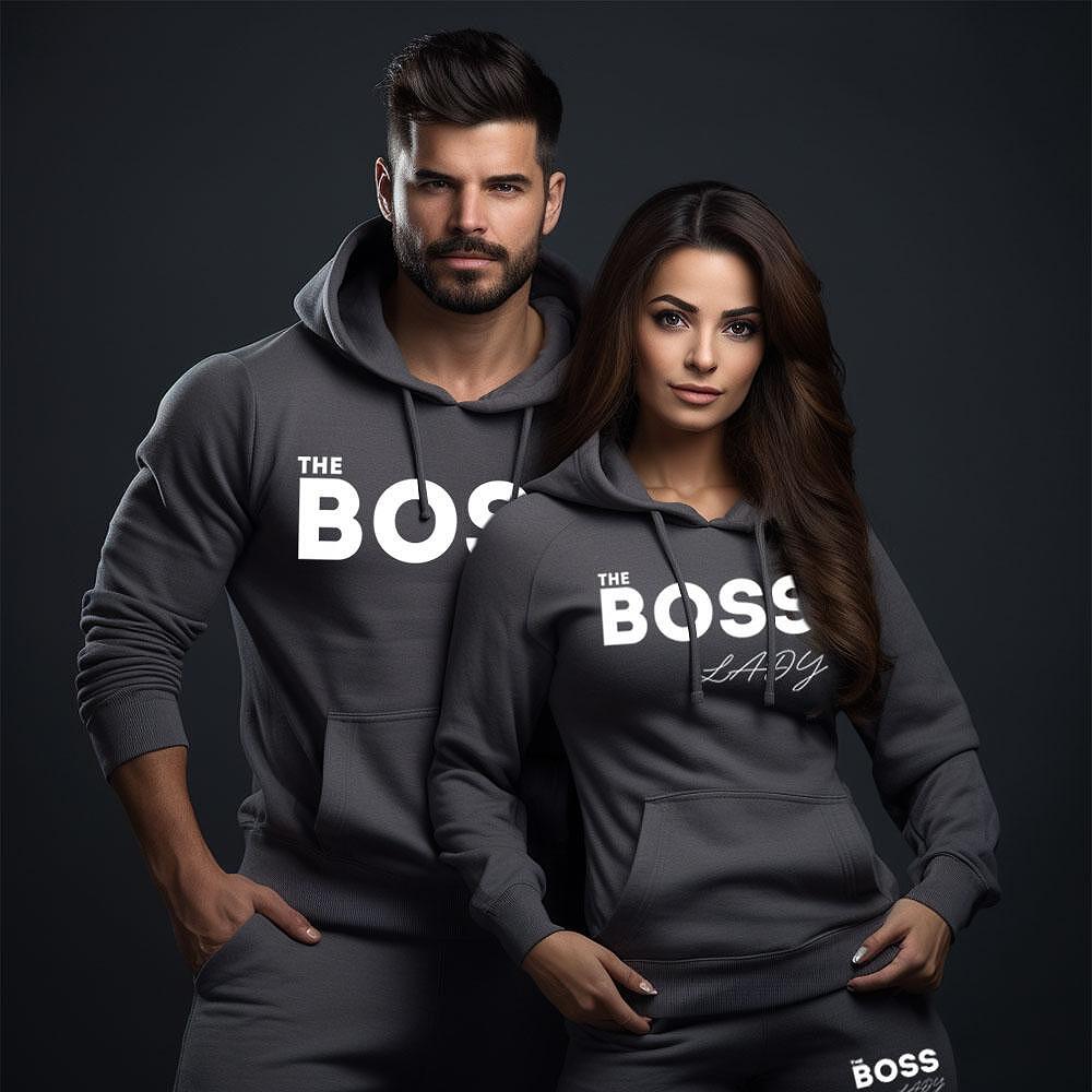 Hanorace + Pantaloni pentru cupluri The boss / The Boss Lady Dark Gray