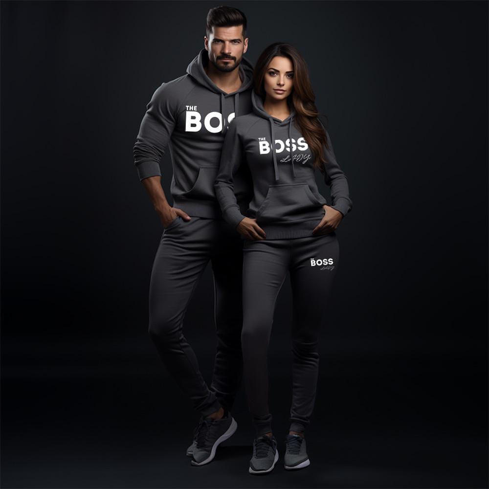 Hanorace + Pantaloni pentru cupluri The boss / The Boss Lady Dark Gray